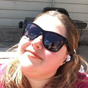 Meet your Posher, Pam